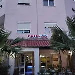 Otel 3 *