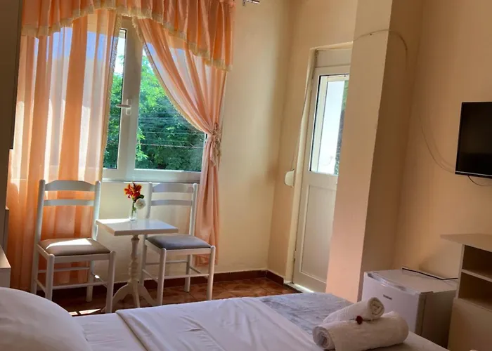 Hotel 3 *