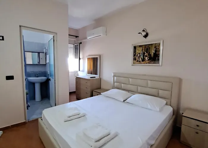 3 Hotel *
