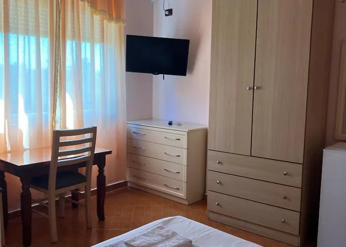 3 Hotel