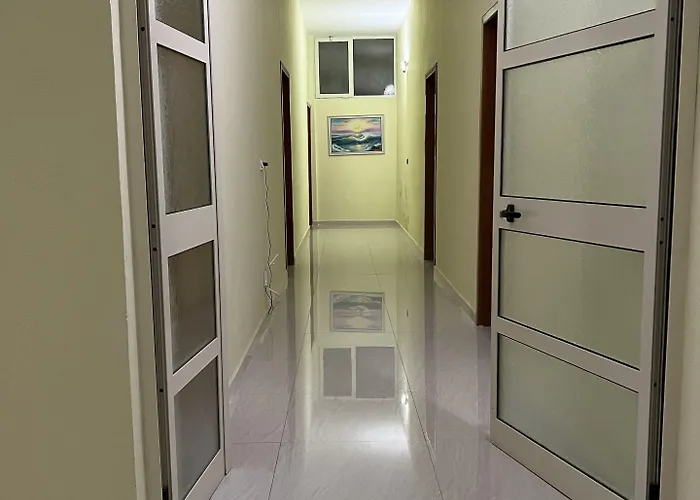 3 Hotel *