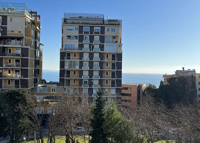 3 Hotel