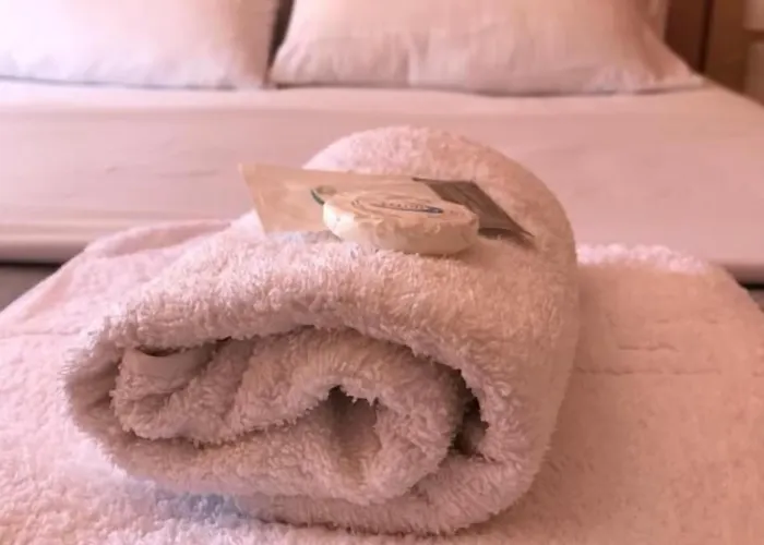 3 Hotel *