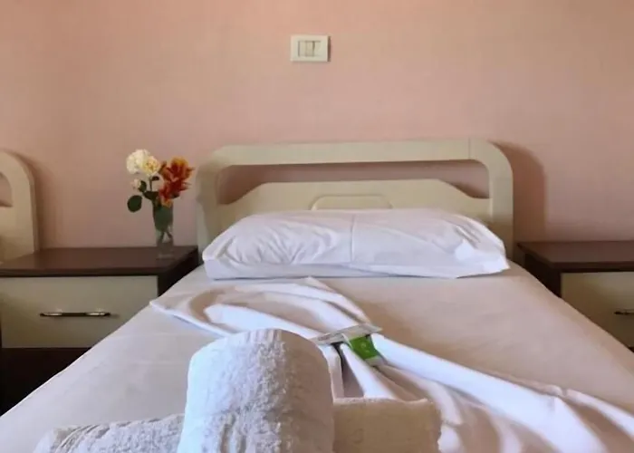 3 Hotel