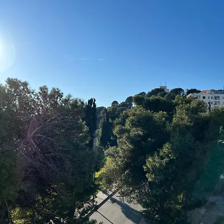 3 Hotel