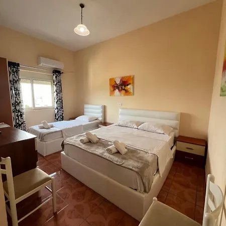 3 Hotel *