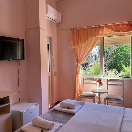 Hotel 3 *