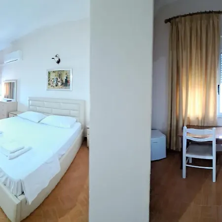 3 Hotel