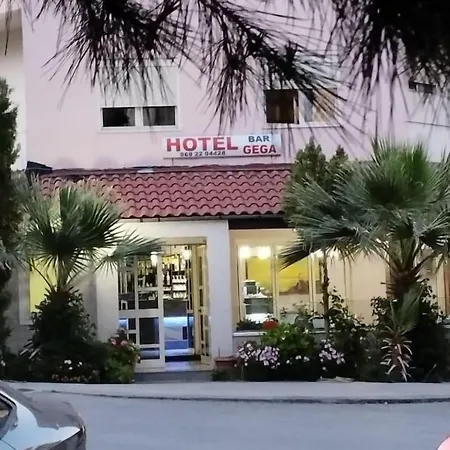 3 Hotel