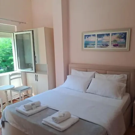 Hotel 3 *