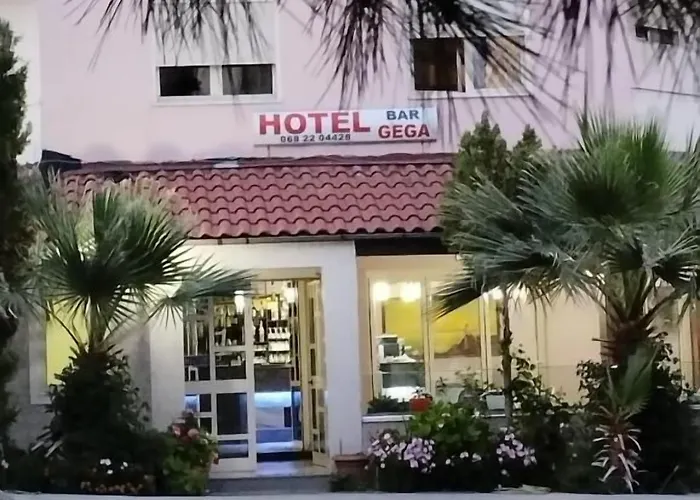 3 Hotel